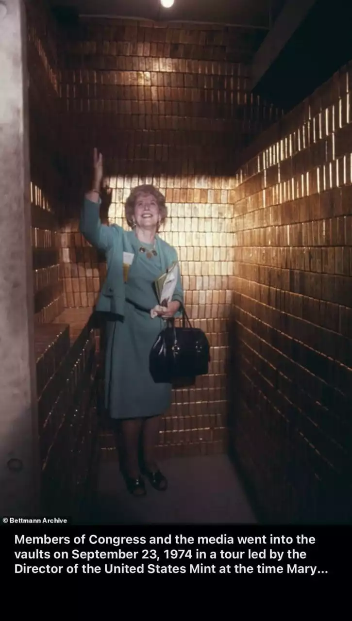 Member of Congress and media in Fort Knox 1974 Member of Congress and media in Fort Knox 1974